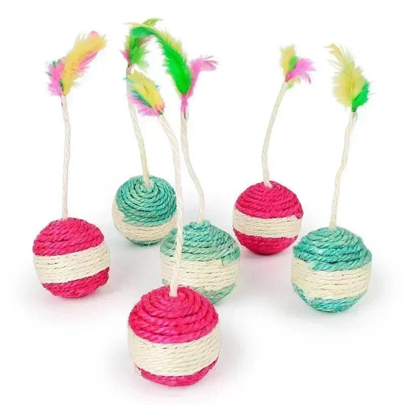 Sisal Scratching Ball with Feather – Interactive Toy for Cats & Kittens
